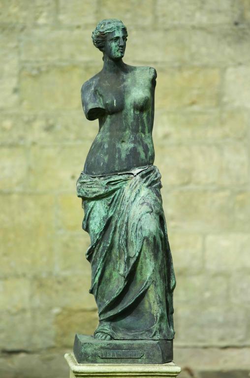 Appraisal: A late th Century bronze figure of Venus de Milo