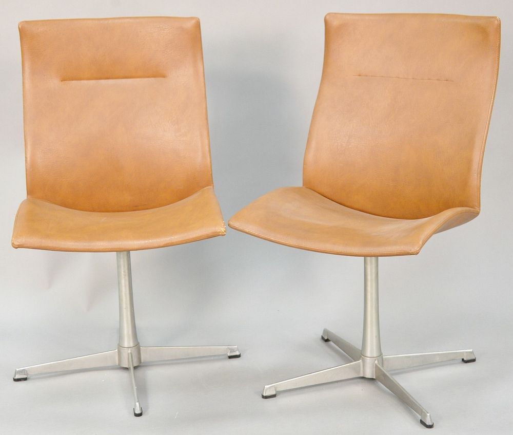 Appraisal: Nine Overman swivel dining chairs below average condition h x