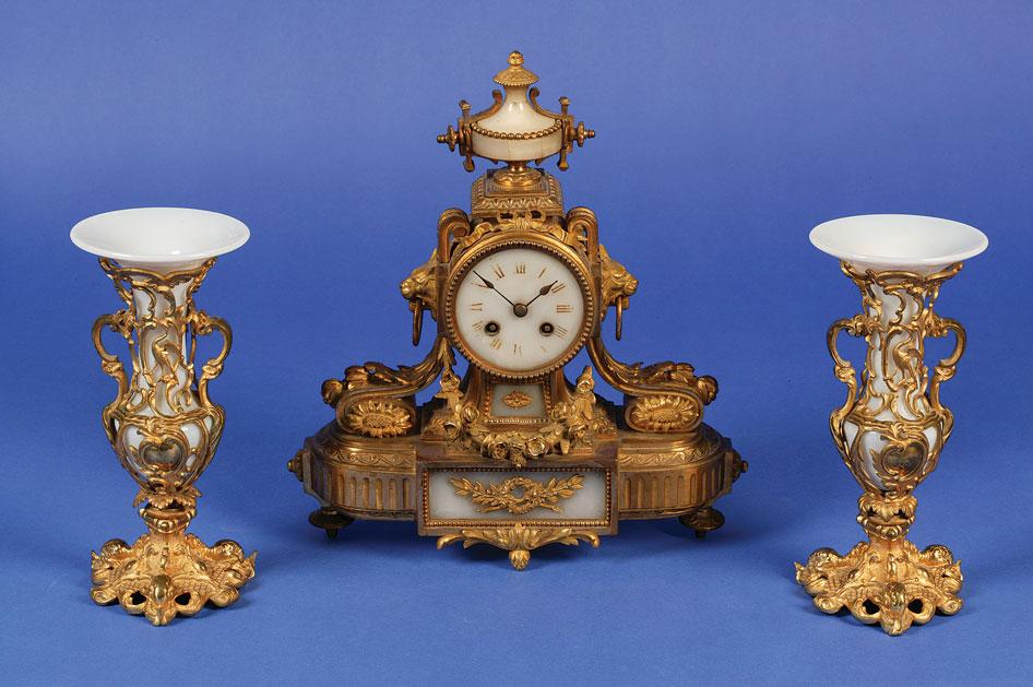 Appraisal: A TH CENTURY GILT METAL MANTEL CLOCK the white dial