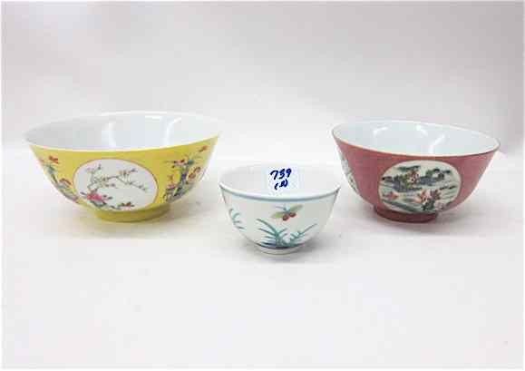 Appraisal: THREE CHINESE PORCELAIN COLLECTIBLES a Yung Cheng - tea cup