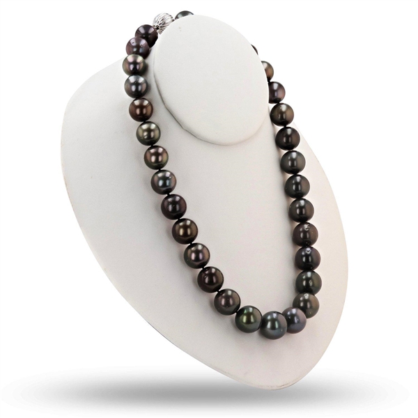 Appraisal: mm to mm black cultured tahitian pearl K white gold