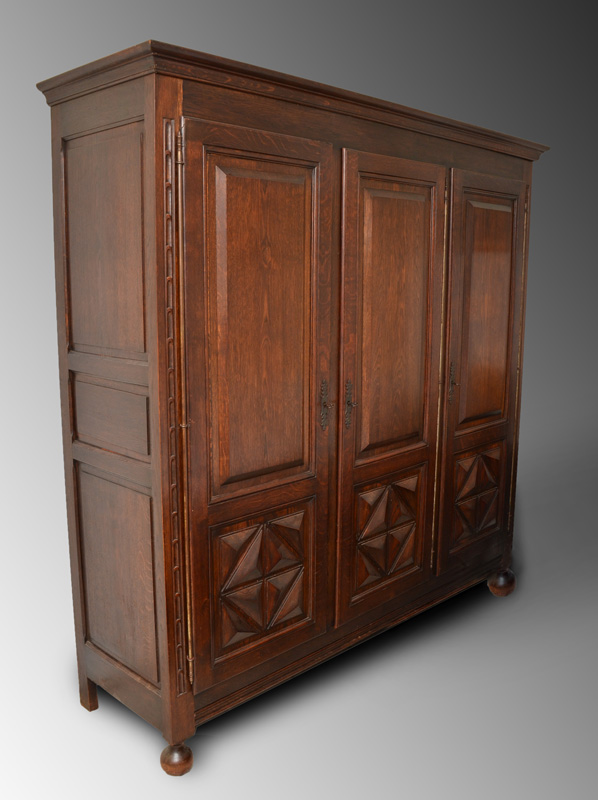 Appraisal: DOOR TIGER OAK LINEN CHEST Turn of the century blind