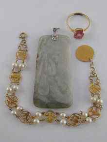 Appraisal: A mixed lot comprising a Chinese cultured pearl and yellow