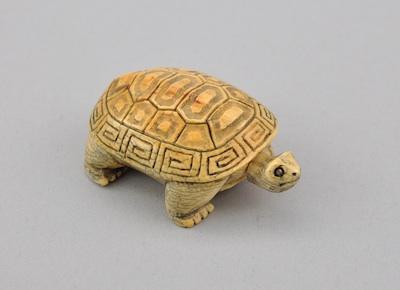 Appraisal: A Carved Ivory Turtle Snuff Bottle Carved in ivory a