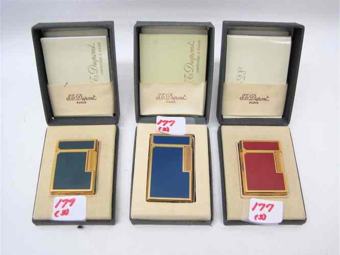 Appraisal: THREE S T DUPONT FRENCH COLLECTIBLE LIGHTERS In blue red