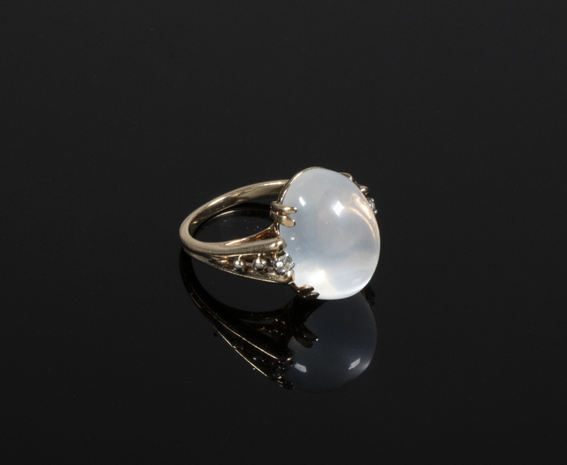 Appraisal: LADIES VINTAGE CABOCHON MOONSTONE RING Vintage handmade K Yellow Gold