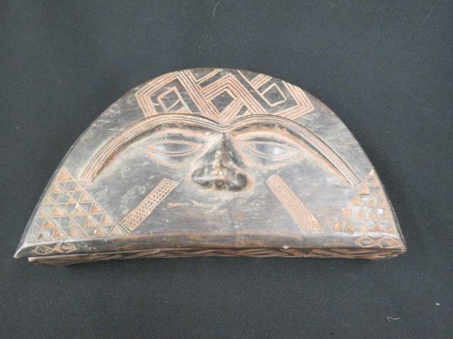 Appraisal: African Carved Tribal Box face decor arch shape X