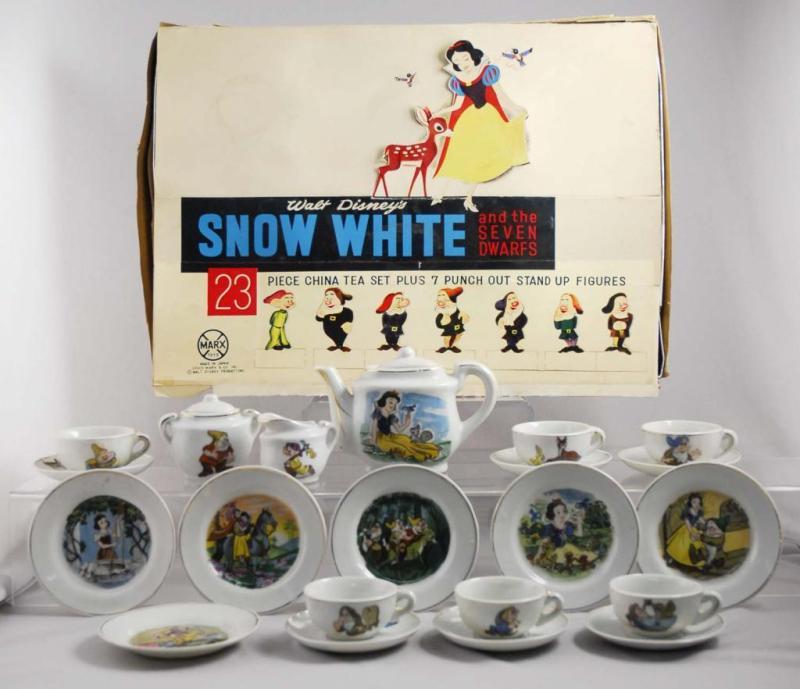 Appraisal: Marx Walt Disney Snow White Tea Set Description Circa s