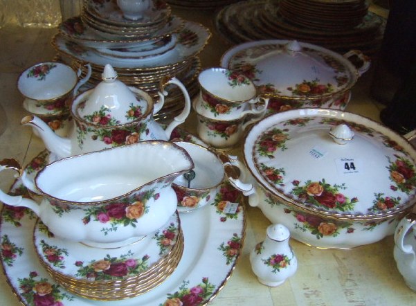 Appraisal: A Royal Albert 'Old Country Roses' part dinner and tea