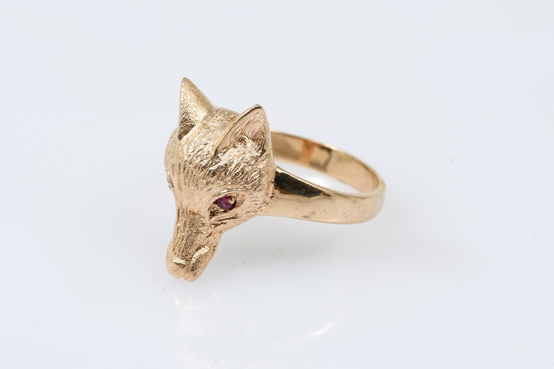 Appraisal: K FOX HEAD WITH RUBY EYES RING K yellow gold