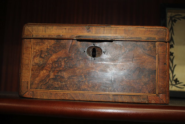 Appraisal: A GEORGIAN WALNUT TEA CADDY with crossbanded decoration interior lacking