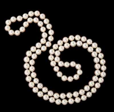 Appraisal: A Very Fine Akoya Pearl Necklace Continuous strand of mm