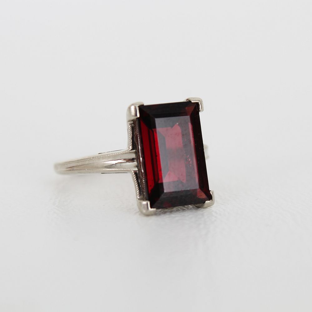 Appraisal: Red Garnet Gold Ring Red Garnet Gold Ring Ring Size