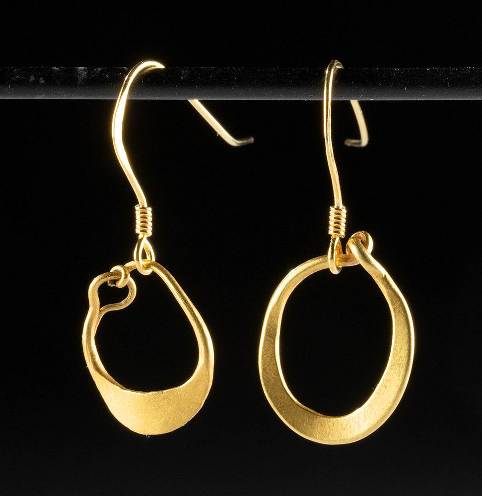 Appraisal: Lovely Pair of Roman Gold Hoop Earrings Roman Imperial Period