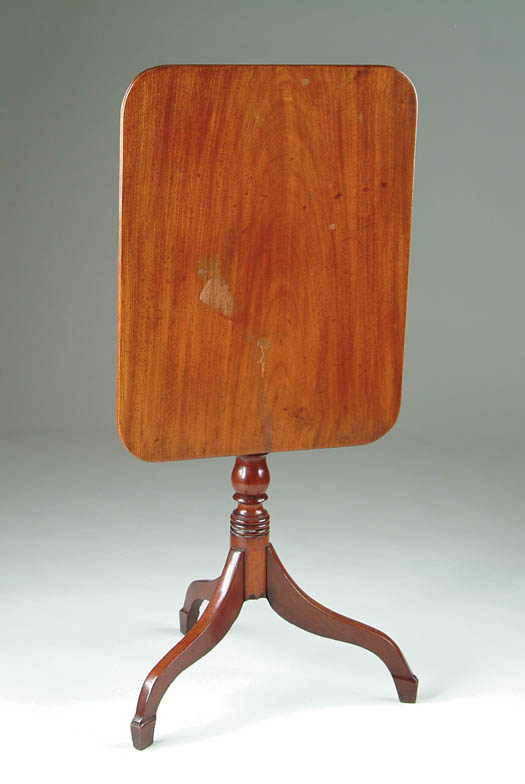 Appraisal: SHERATON MAHOGANY SPADE FOOT CANDLESTAND The rounded corner tip top