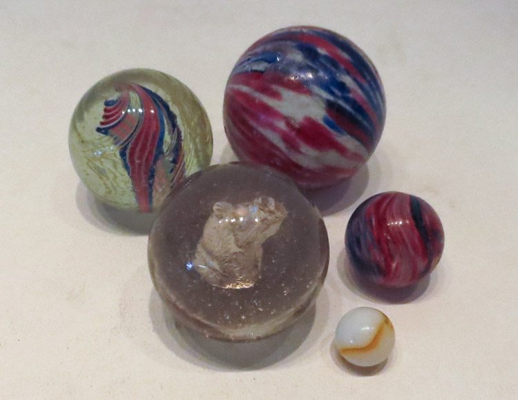 Appraisal: FIVE COLLECTIBLE MARBLES AND SHOOTERS consisting of one sulphide one