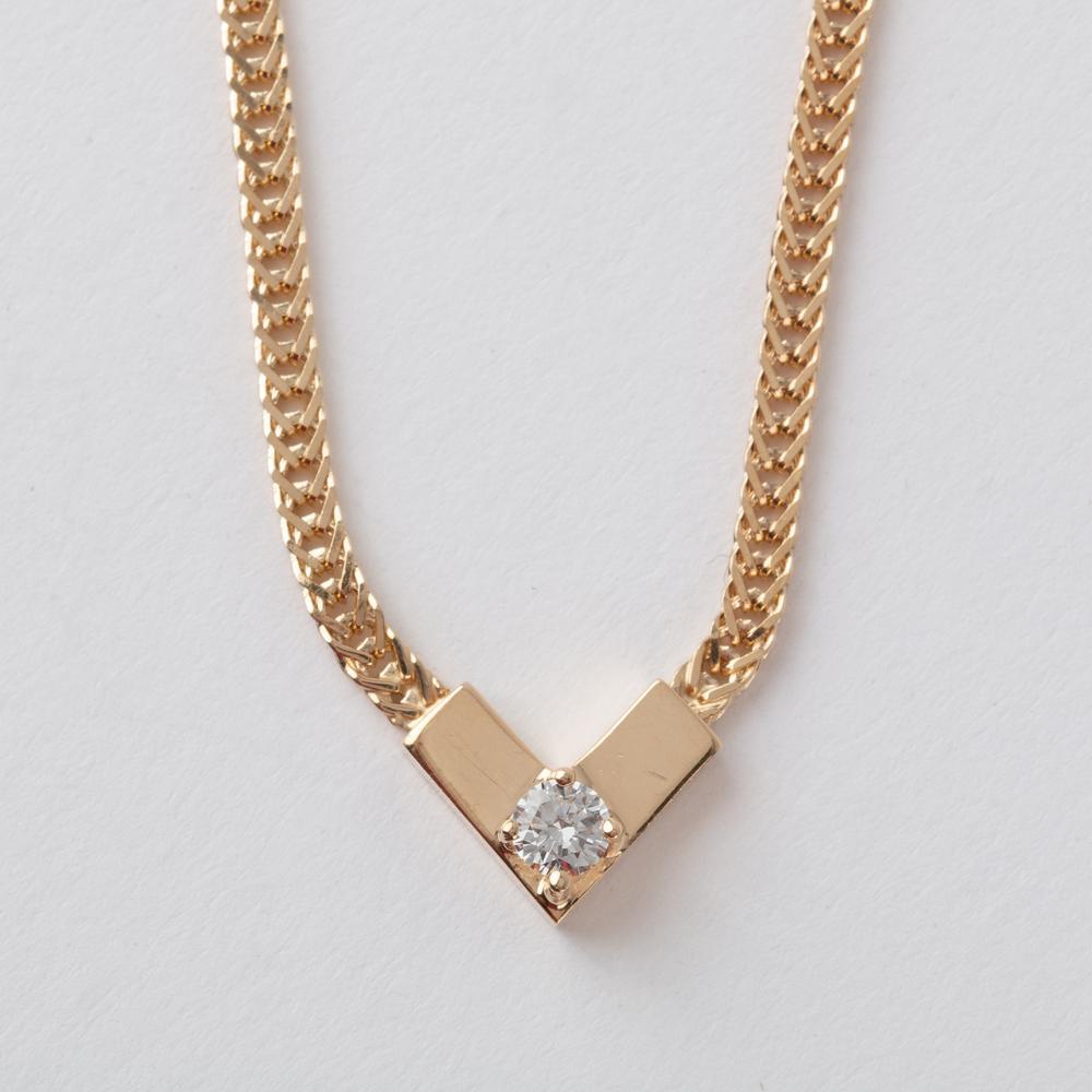 Appraisal: K DIAMOND V NECKLACE K yellow gold diamond necklace with