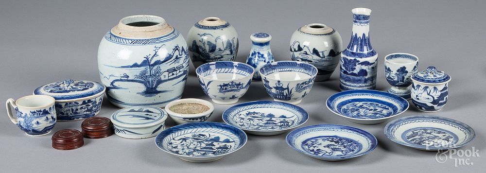 Appraisal: Chinese export blue and white porcelain th c Chinese export