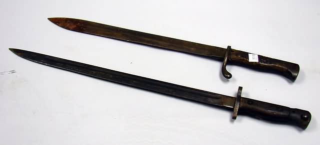 Appraisal: British bayonet and one German boanet