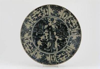 Appraisal: A Chinese blue and white Swattow-type dish boldly painted with