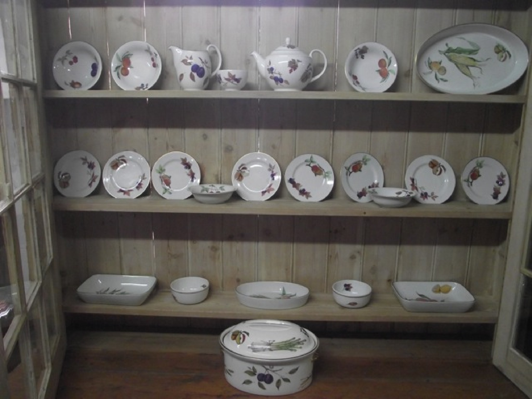 Appraisal: A collection of Royal Worcester Evesham pattern oven to table