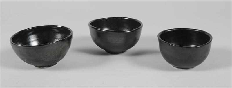 Appraisal: TOSHIKO TAKAEZU - SET OF THREE GLAZED STONEWARE OPEN BOWLS