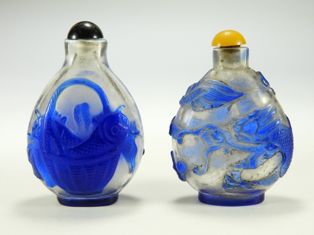 Appraisal: CHINESE PEKING GLASS SNOWFLAKE SNUFF BOTTLES China st Half th