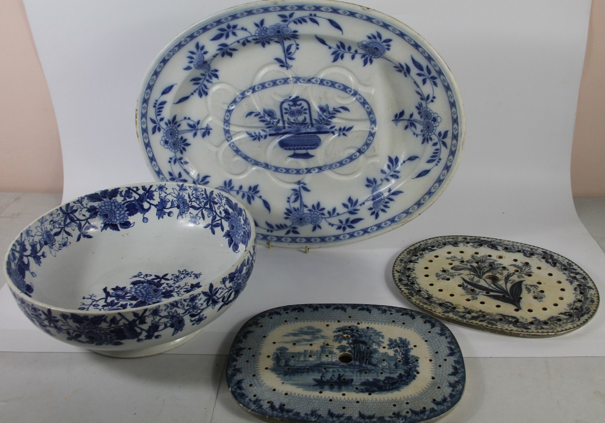 Appraisal: A Delph pattern blue and white pottery tree and meat