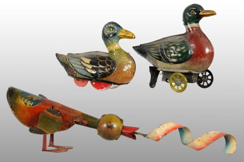 Appraisal: Lot of Tin Litho Duck Toys Description German Working Includes