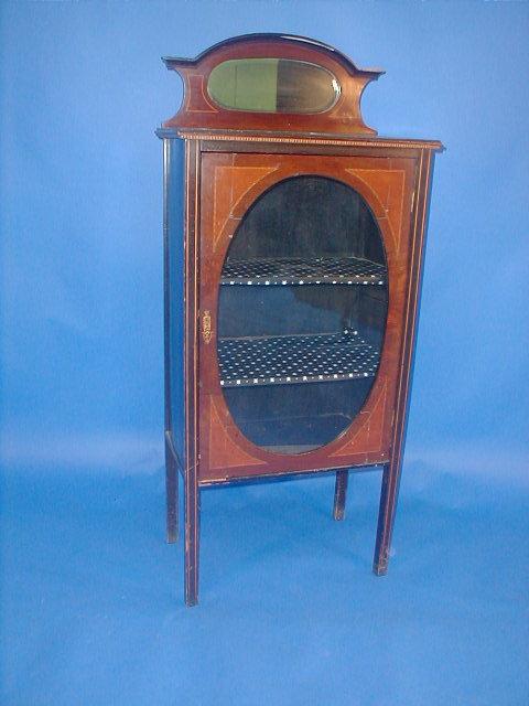 Appraisal: An Edwardian mahogany display cabinet with single door and mirror