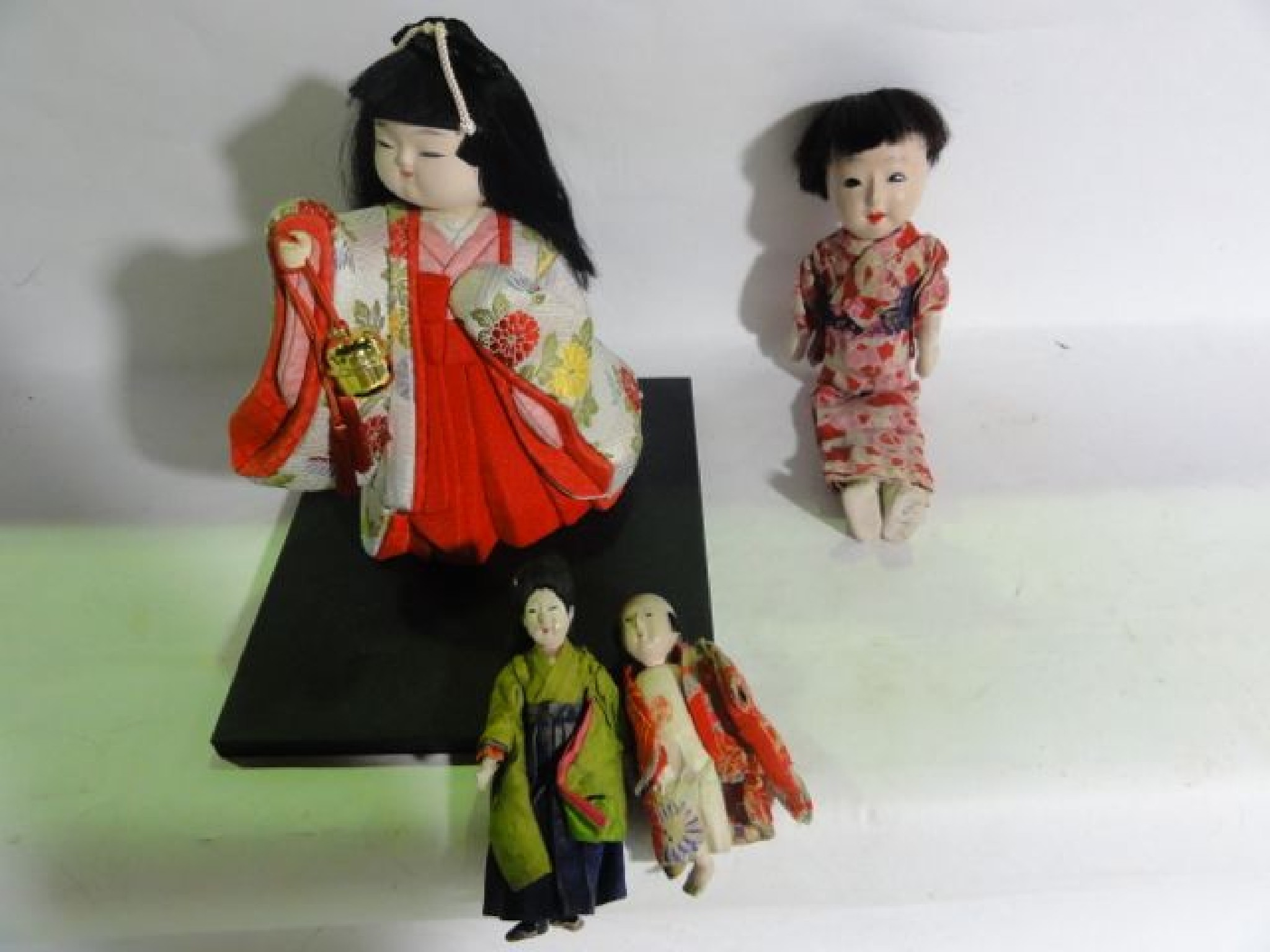 Appraisal: An early th century Japanese Ichimatsu female doll depicted with