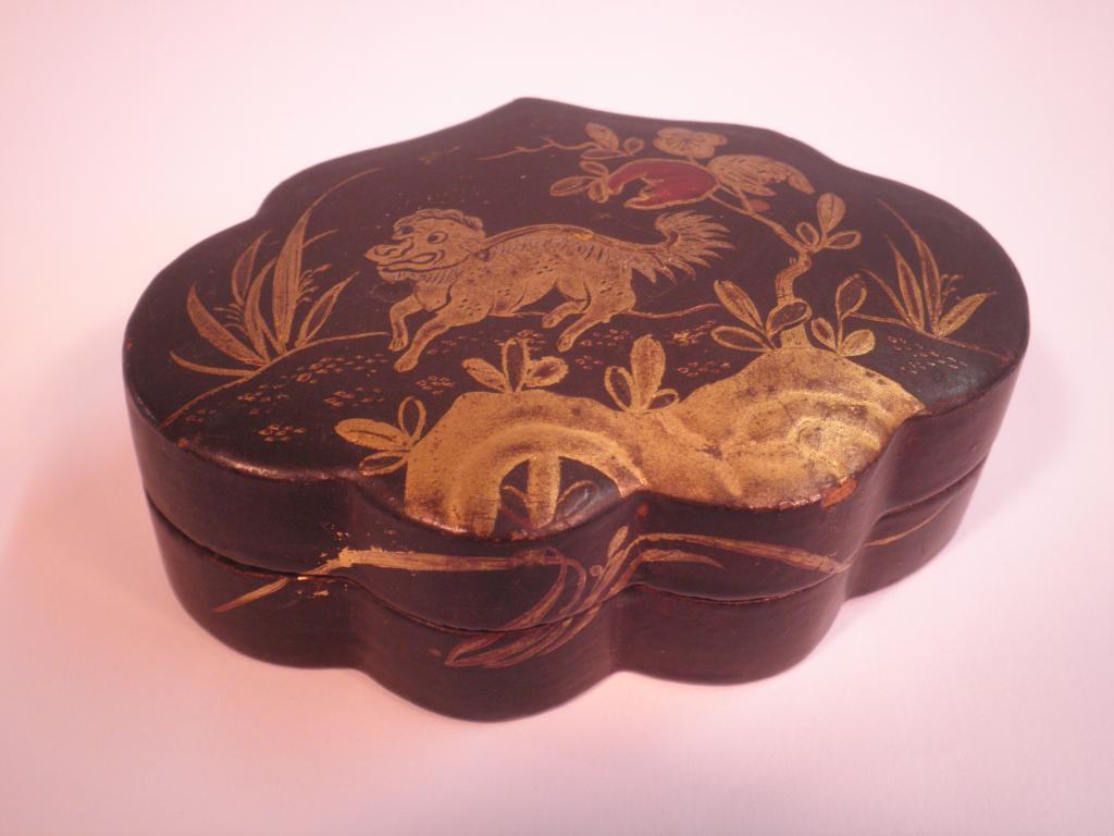 Appraisal: A late thC Japanese black lacquer box decorated in gilt