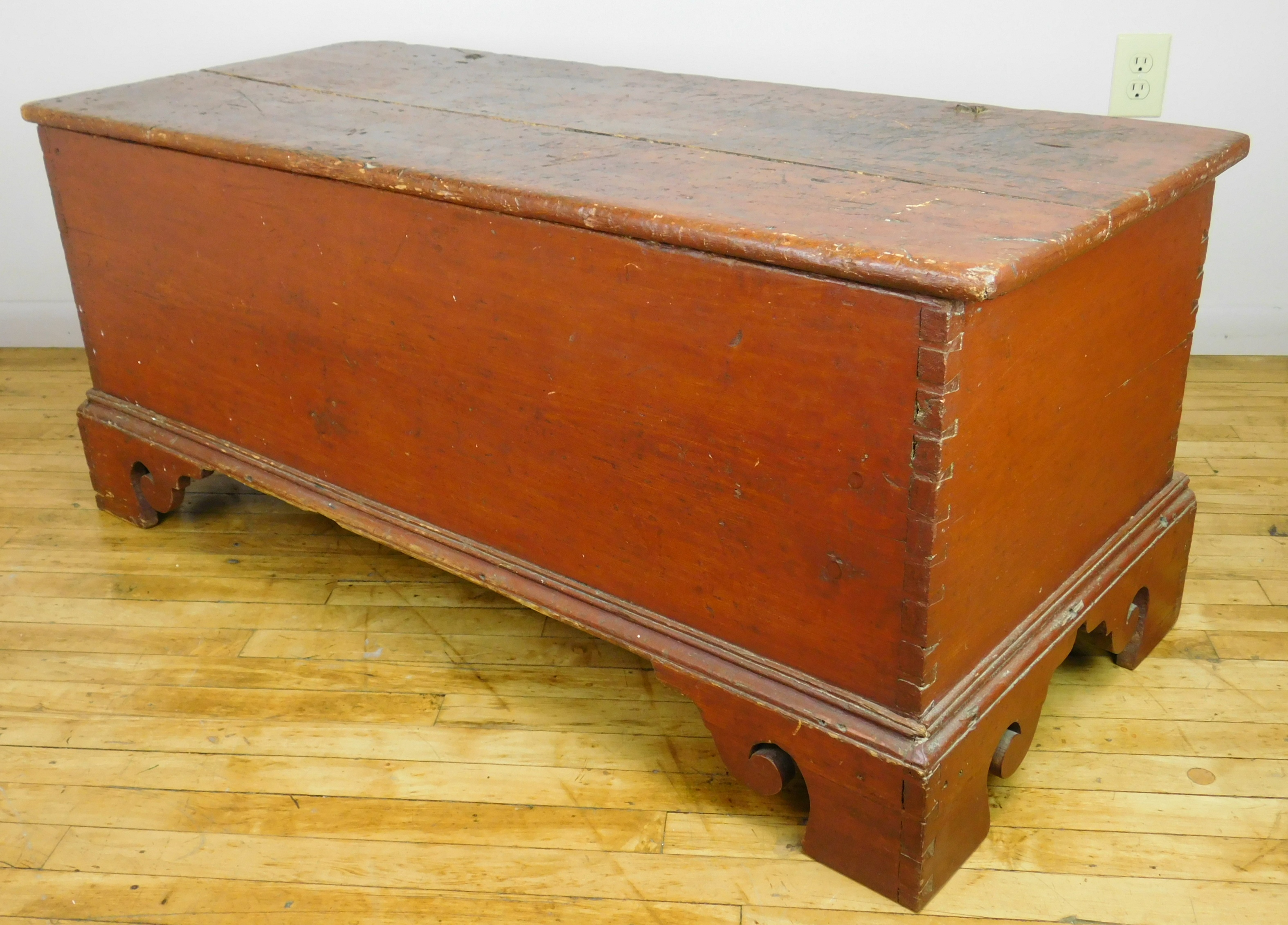 Appraisal: th c Primitive trunk set on bracket feet has restoration