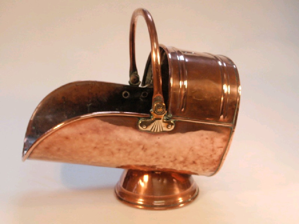 Appraisal: A Victorian copper coal scuttle