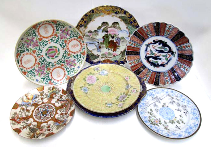 Appraisal: COLLECTION OF SEVEN JAPANESE MEIJI PLATES featuring Imari Kutani Famille