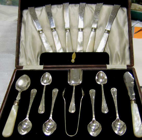 Appraisal: VICTORIAN PLATED SILVER COFFEE SERVING SET Sixteen-piece service including demitasse