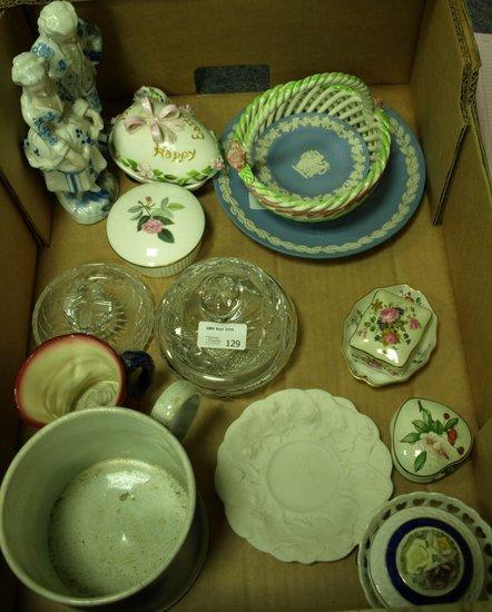 Appraisal: A Wedgwood Christmas plate and sundry decorative china