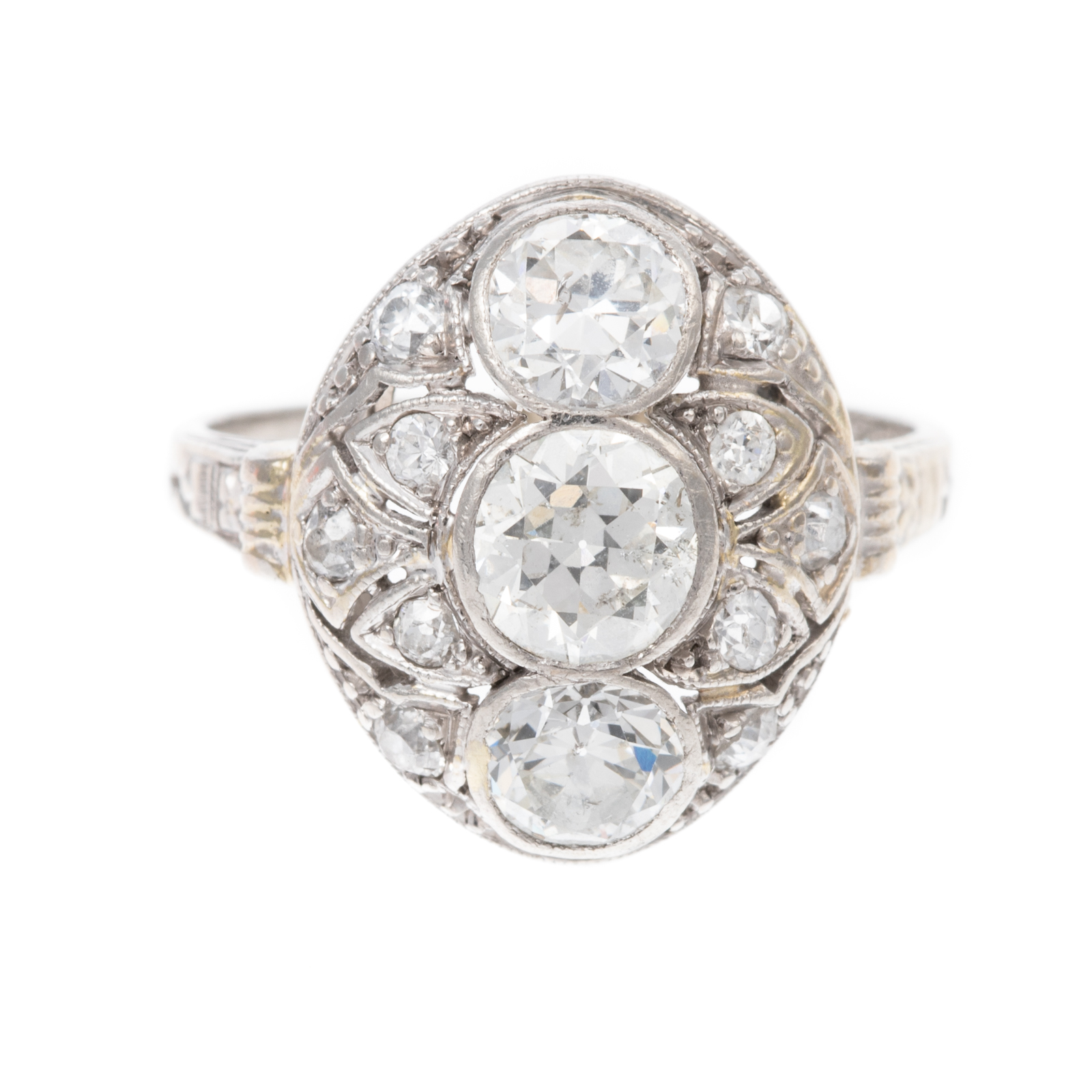 Appraisal: A CTW ART DECO DIAMOND RING IN PLATINUM Platinum ring