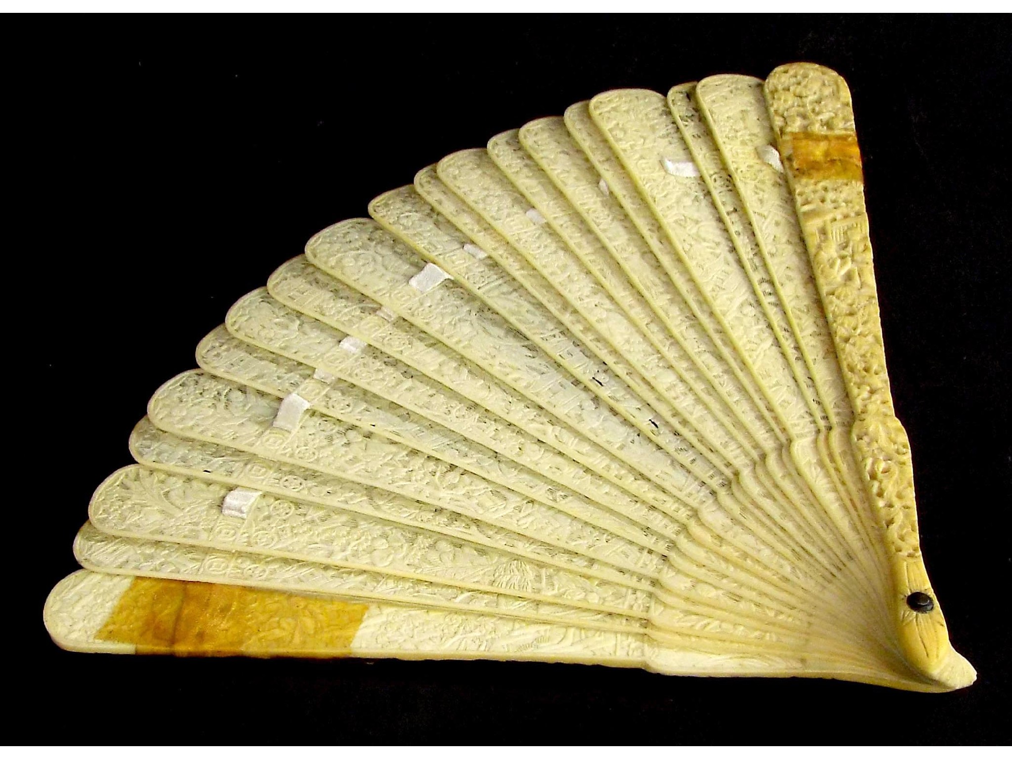 Appraisal: Chinese Canton ivory brise fan pierced with pagoda garden scenes