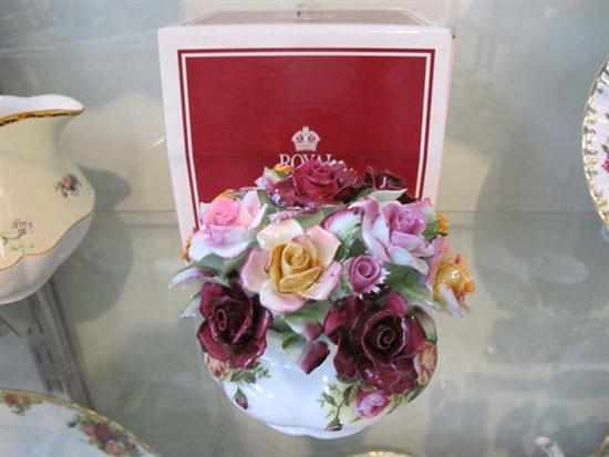 Appraisal: BOXED ROYAL ALBERT 'OLD COUNTRY ROSES' FLORAL GROUP