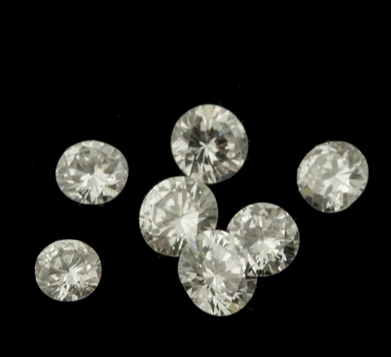 Appraisal: A collection of unmounted diamonds of assorted size shapes and