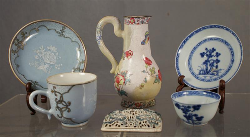 Appraisal: Lot of th th c Chinese porcelain and enameled pieces