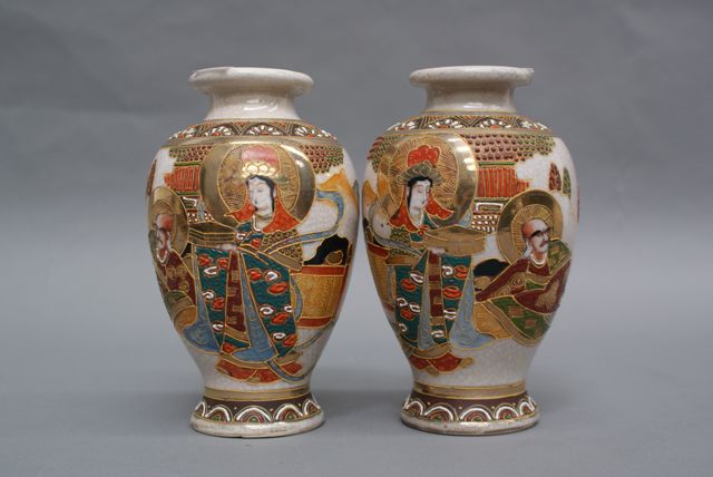 Appraisal: A pair of Japanese Satsuma vases