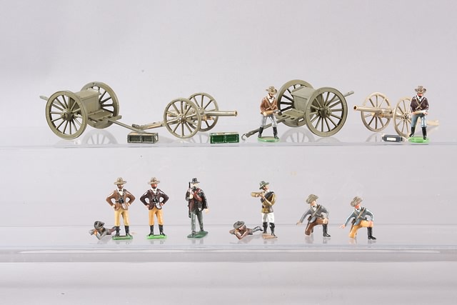 Appraisal: Assorted lot of cannons limbers figures by British Bulldog and