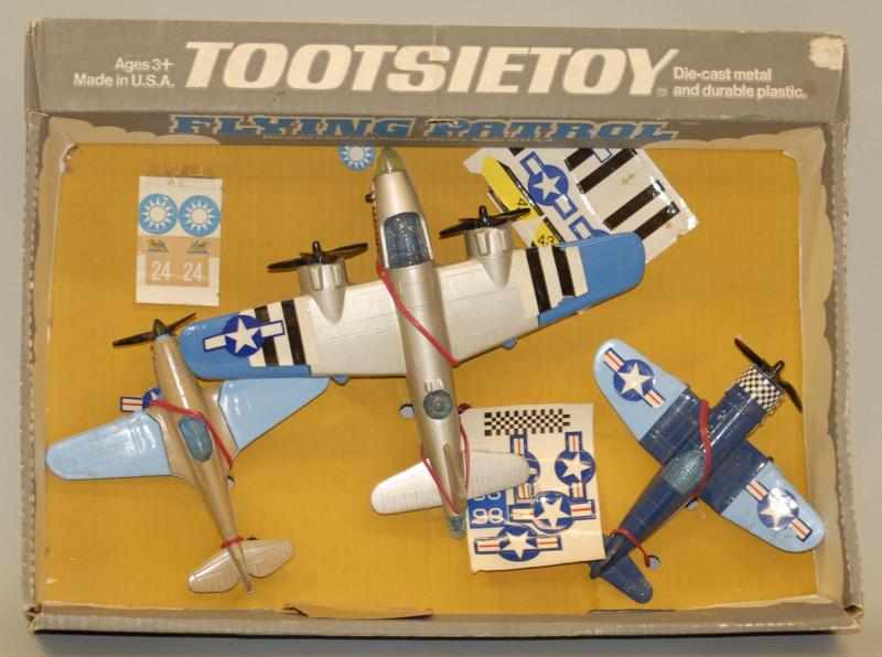 Appraisal: Tootsietoy Diecast Airplane Set Circa s Marked Flying Patrol In