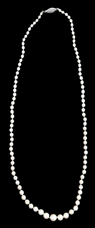 Appraisal: kt Pearl Necklace knotted cultured pearls graduating from approx to