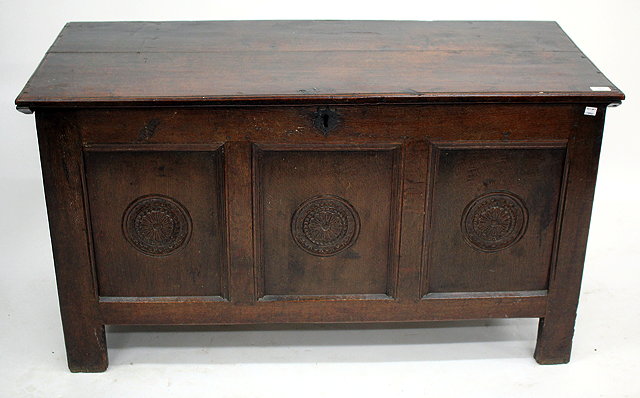 Appraisal: A TH CENTURY OAK COFFER the planked top over a