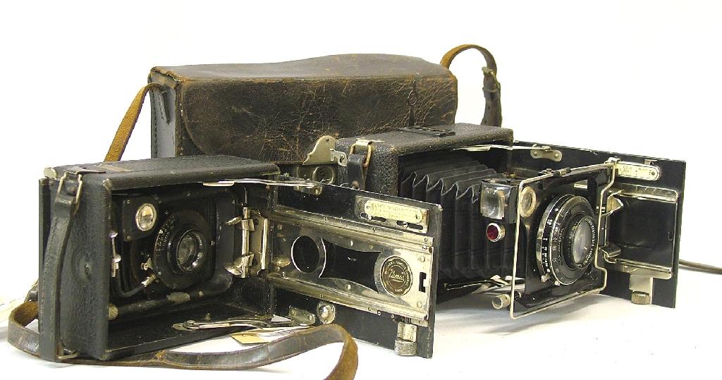 Appraisal: Wallace Heaton 'Ilex Universal' plate camera with folding wire frame