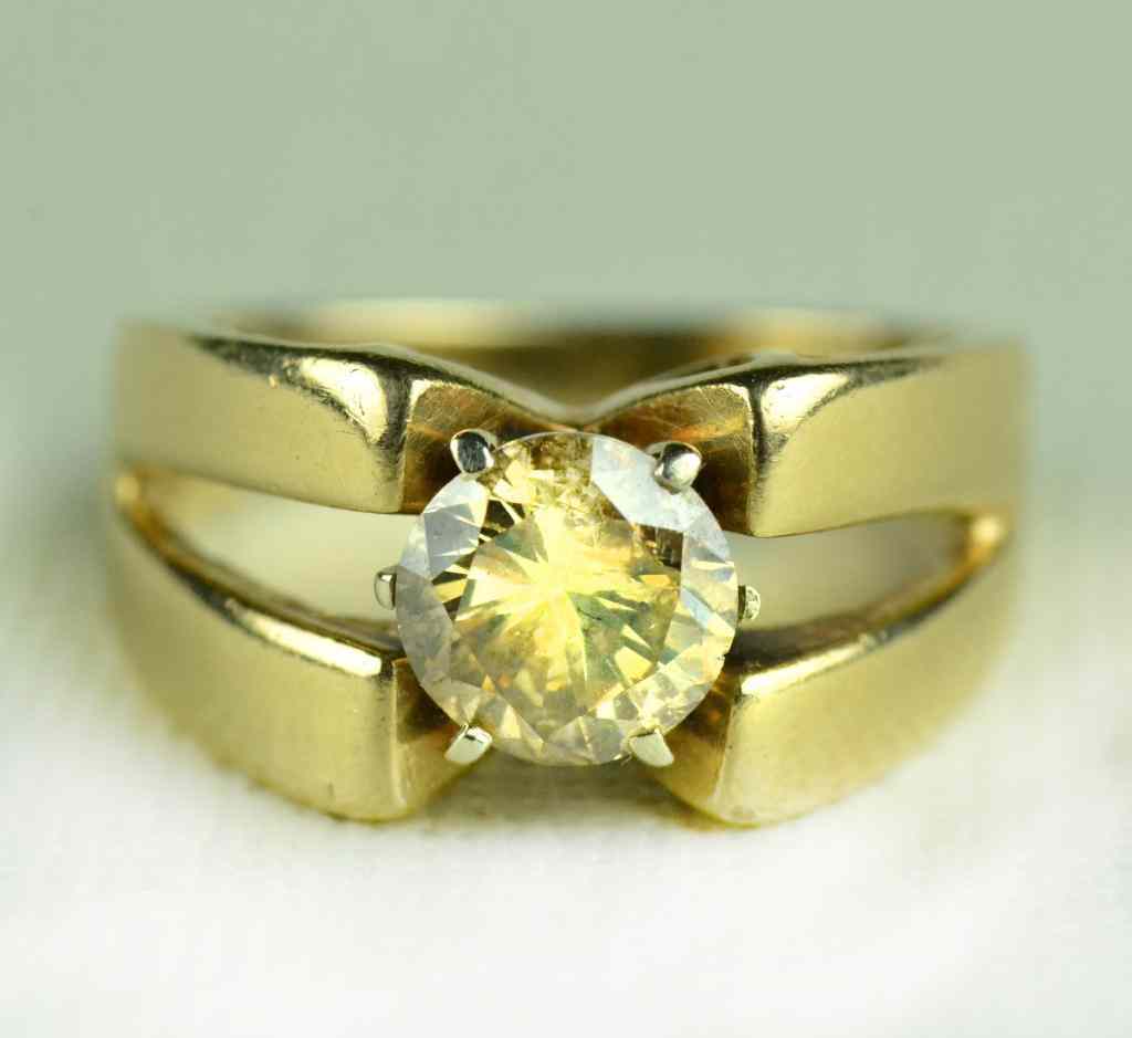 Appraisal: K Gold ct Diamond RingThe stone a brown fancy brillant