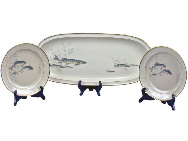 Appraisal: Bavarian fish serving set includes a gold rimmed platter and